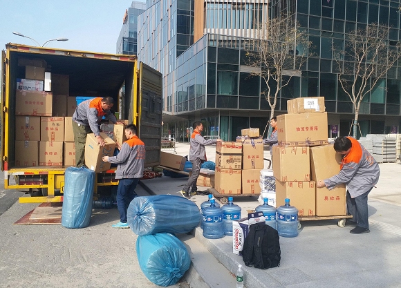 天津开发区搬家公司-紫云园搬家-集装箱车